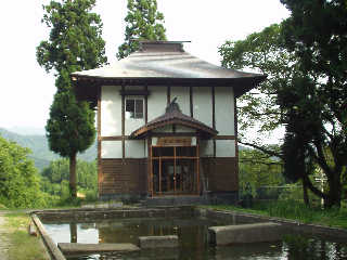 ���A���̕~�n�ɂ���X�֕��ɁB