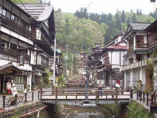 �吳�Q���̍���Y���O�t�ƊX�����f�G�ȋ�R����B