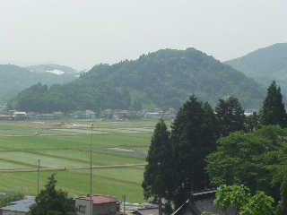 ����̒��]�����{�w�Ղ���]�ޒ��J����B���]�������{�w��u��������R�͌��݁u��������̋u�v�ƂȂ��Ă���B