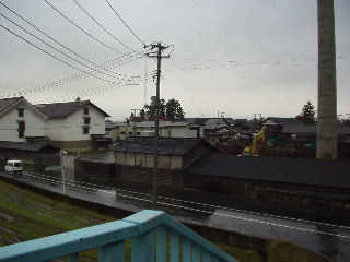 �����̐����Ƃ̗��j�𗯂߂����J�쐻����B���₻����󂳂�悤�Ƃ��Ă���B