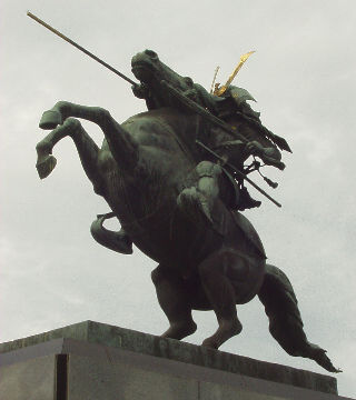 �u�ŏ�`���v�c�R�`���B�d������g���Ĕ��R����ꑰ�⍑�l��łڂ��A���͂��g�債���B�u�o�H��邏��v�B