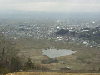 �\����R���猩���낵�������΂Ǝ��ӂɍL�����J�n�B���ɂ���̂��ԓ��̒����B