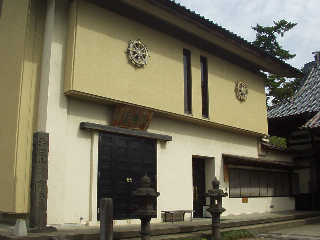 �C�����ɂ͒��C��l�A�~���C��l�̑��g���i�~�C���j�����u����Ă���B