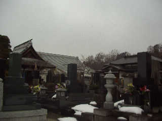 �g�c�唪���ؕ������ό����B���M�_�Ђ̊K�i���ɂ���B