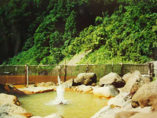 ���Ð�ł����Ȃ�̎R���ɂ���L�͌�����B�Ԍ���̓��M�ɓ���钿��������B