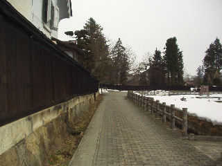 ���X�������q�Ƃ̕ǁB