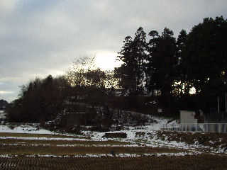 ���؎R�Ð��Ղɗאڂ��鈤���_�ЁB�ŏ�`���ƈɒB�P�@�����˂����B