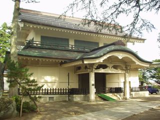 �㐙�Ƃ̕󕨂����߂�u�m�Ɠa�v�B���]�����̍b�h�Ȃǂ�����B