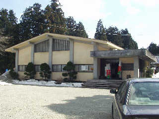 ���͔��Y���������A��i�ۊǂ��Ă���u���͔��Y�L�O�فv�B�w��̐X�͕�C�푈�Ő�����̐��ƂȂ����u��a�сv�B