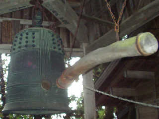 �����E�n���j�g���F���Ђɕ�[�������i�O�N�̍^���B