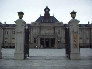 ���ʂ��猩�����ĊفB