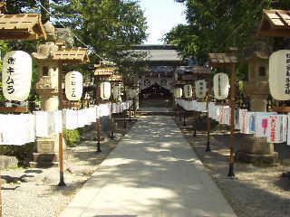 �㐙��R�����J�鏼���_�ЁB���ɏ㐙�i�����A���]�����A�׈䕽�F�A�|�����j�A䬌ˑP�����J���Ă���B