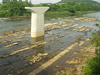 �O��̈�O�P���B�O�P���͐�̗���ɉ������ג����₪�O���сA�������ɏo�����邱�Ƃ��疼�t����ꂽ�B