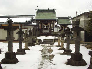 ��ڂ̐_���_�ЁB��ڂɂ͎R�`�Ɉڂ����`�P���Z�񂾂Ƃ����B