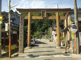 �V�������Y�̑啨���_�Ќ��m�{�̒����B���C�R�͑啨���_�Ƃ��ĐM����Ă���B