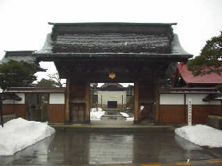 �D�c�ƕ�񎛂̎O�󎛁B�R��ɂ͋˂̌�䂪����P���B