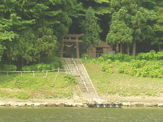 ���`�o�̉Ɨ��A�헤�V�C�������̒n�ŋ`�o��]�ƕʂ�ĎR���ƂȂ�A���ɂ͐�l�ɂȂ����Ƃ����B