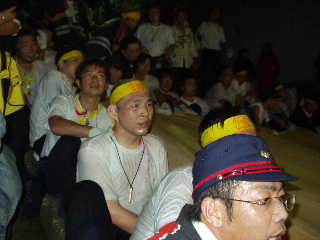 �����̍U�h�B���F�������B�^�񒆂̐l�����Ǘ��l�B