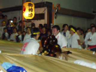 �u�\�ꎂ�q�v�̓���炷�B