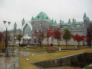 ���m�̂���̂悤�ȍ����w�B���ɂ͓��A�艷��{�݁u���z�فv������B