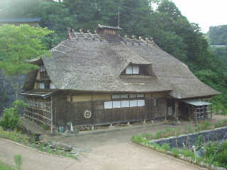 �c�����̑��w���Ɓu�������ƏZ��v�B