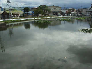 �g���ɉ˂���Ԍ�����n������̒�B�ԓ��l�ԋO���̎Ԍɂ͂��̒�t�߂ɂ��������΍ЂŏĎ����A���ꂪ�l�ԋO���̌o�c��ɉe�������B��O�܂Œ炻�΂̌����ɐl�Ԃ����u����Ă����Ƃ����B