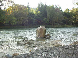 ���ꋴ�̂��΂ɂ���u�ԂĐ΁v�B