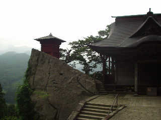 �J�R���Ɣ[�o���B��̏�̔[�o���̉��ɂ͎��o��t�̓���A������B