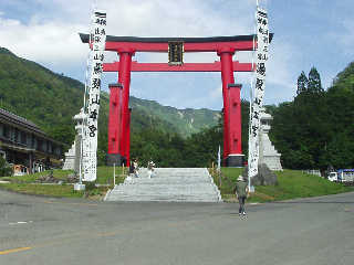 ���a�R�_�Ђ̑咹���B���Ȃ݂ɖ{�{����͎B�e�֎~�̂��ߌ�_�̂�NG�B�䎩�g�Ō䗗�ɂȂ��Ă��������B