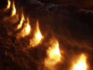 �đ��̍���n�鋴�̏�ɂ������_����Ă��܂��B