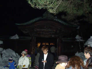 �㐙�_�Ђł��B�l�������Ē��ɓ���Ȃ��`�B