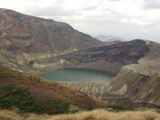 ���c�x�R���̉Ό��΂ő����̃V���{���u�䊘�v�B���͋{�錧�B